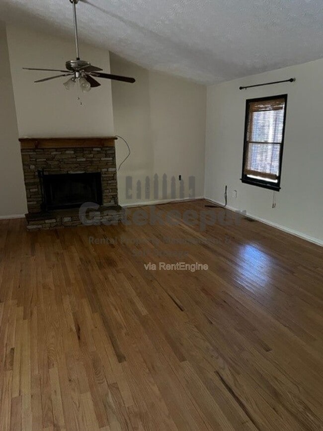 Photo - 468 Davis Rd