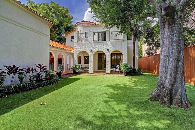 Photo - 3779 Robinhood St