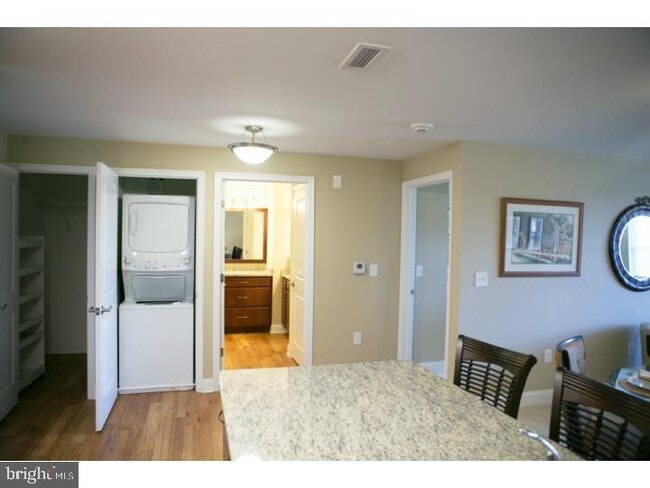 Building Photo - 1015 Andrew Dr Unit 3X DEN MODELS AVAIL