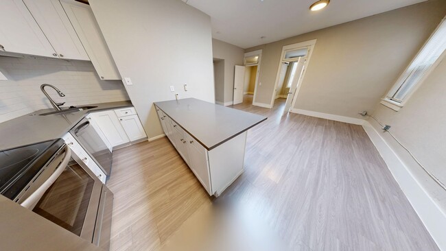 Building Photo - 1116 13th St Unit #2