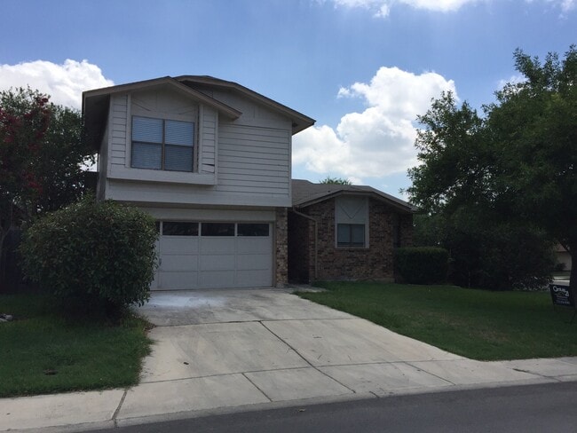 Photo - NICE 3 BEDROOM LOCATED ON A LARGE CORNER LOT*COUNTRY KITCHEN WITH ISLAND*LARGE MASTER BR DOWN W/ ...