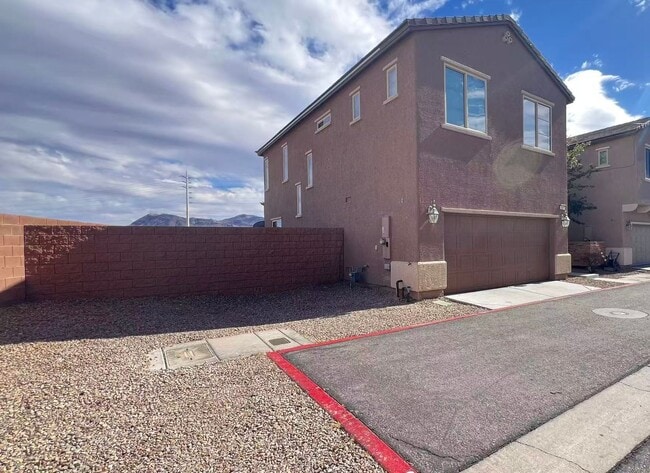 Photo - 668 Forest Peak St