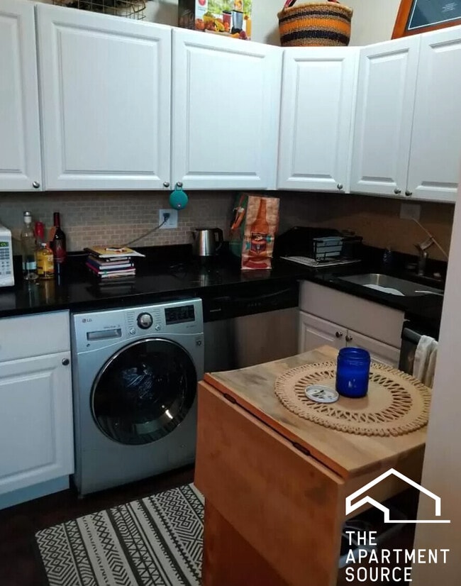 Photo - 3345 N Marshfield Ave Unit 308