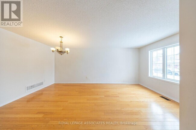 Photo - 77 Andriana Crescent