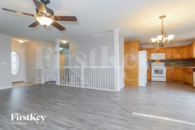 Photo - 11123 N Lewis Ave