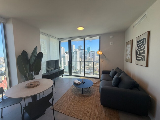 Photo - 121 NE 5th St Unidad SI FL32-ID1470137P