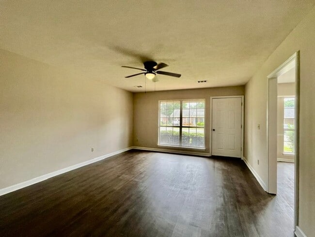 Photo - Pebblecreek Dr #6 & 8 Unidad 8 Pebblecreek Drive