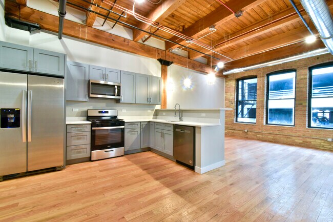 Photo - 11 E Illinois St