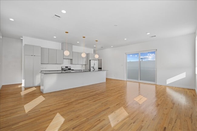 Photo - 1715 Bennett Ave Unit 104