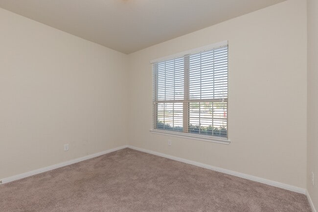 Photo - 10 Log House Ct