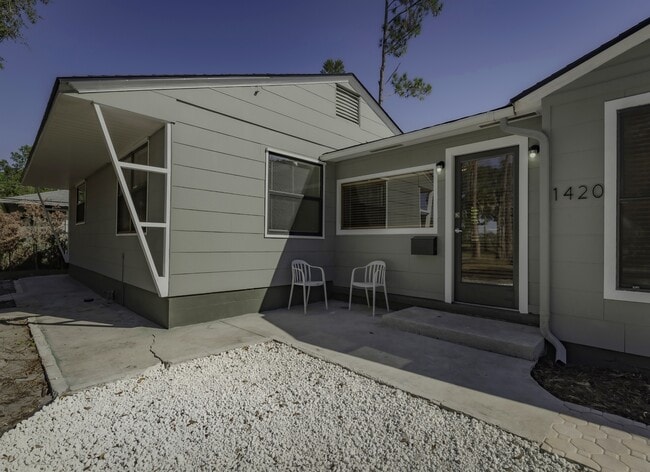 Photo - 1420 Alhambra Way S