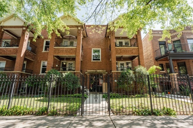 Building Photo - Lincoln Square / Ravenswood Garden - 2 Bed / 1 Bath - In Unit 2457-1