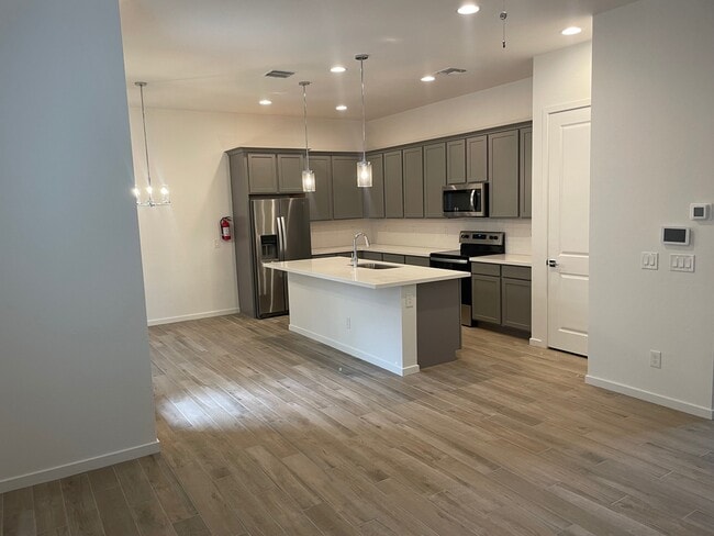 Photo - 901 S Smith Rd