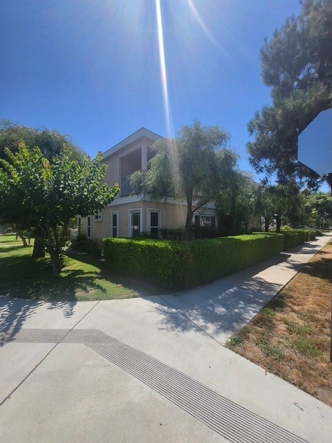 Photo - 3914 W Victory Blvd Unit 102