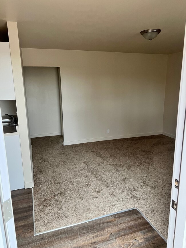 Photo - 325 Sunnyside St