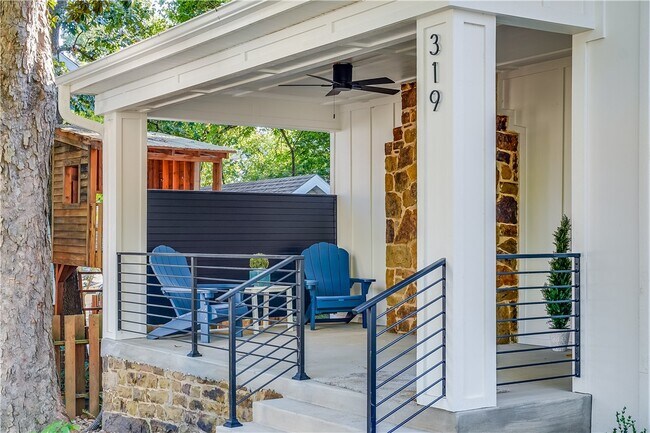 Photo - 319 S College Ave