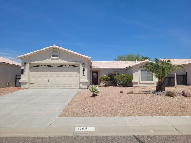 Building Photo - Beautiful Fairway Estates 3-Bed Home with ...