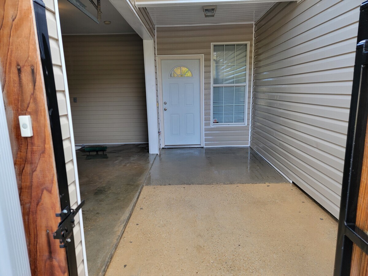 43250 Creek Cir Condo For Rent in Hammond, LA