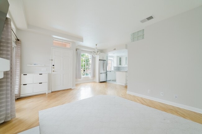 Photo - 3547 Cameo Dr