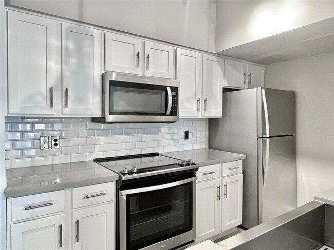 Photo - 15200 Memorial Dr Unit B606