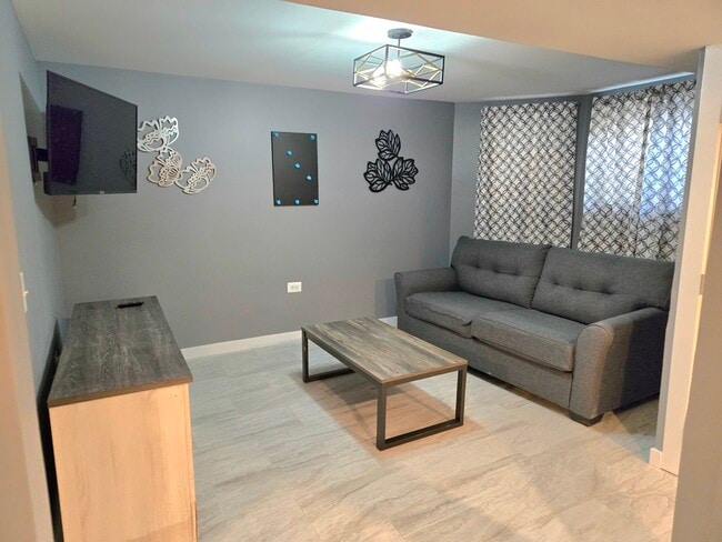 Photo - 6137 S Kimbark Ave