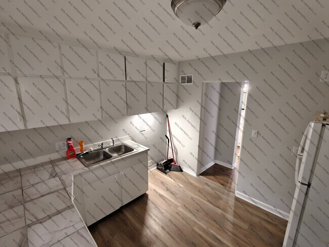 Photo - 417 W 14th St Unidad 1