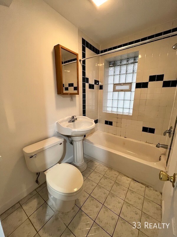 Photo - 2847 N Rockwell-G Unidad G