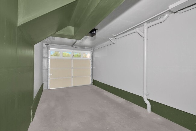 Photo - Mini 2 Bedroom Townhouse Heart of Redmond