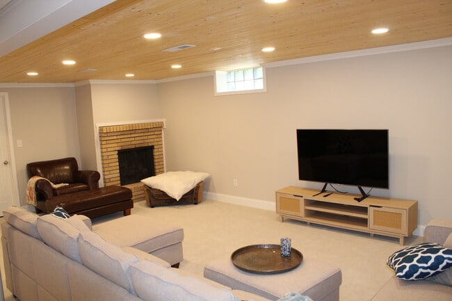 Photo - 6005 Birchcrest Dr