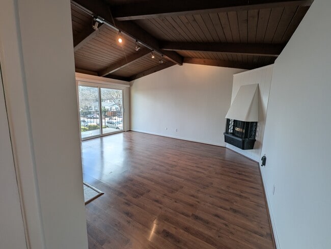 Building Photo - 214 Bayview St Unit 5