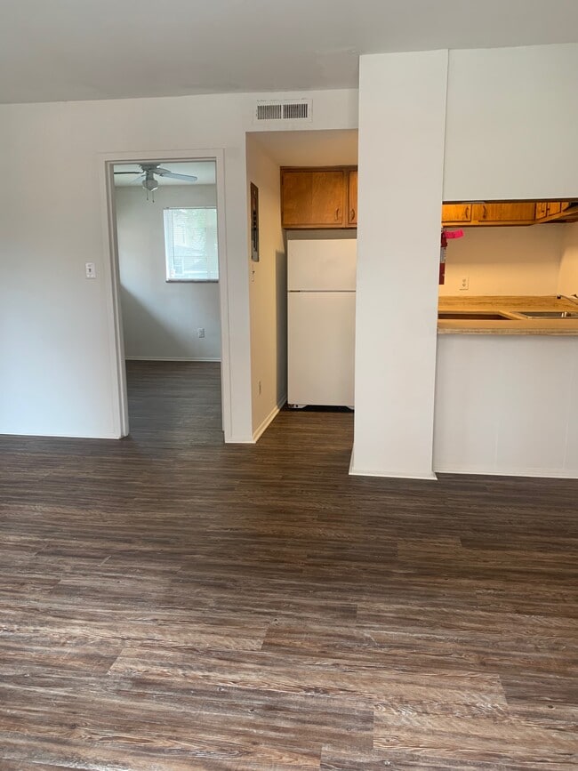 Photo - White Avenue Apartments