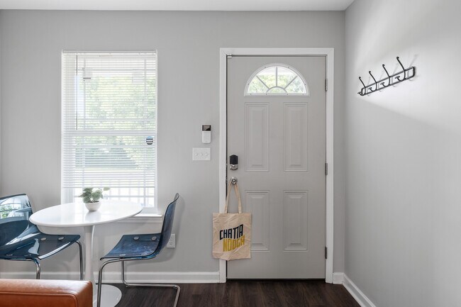 Photo - 2365 E 5th St