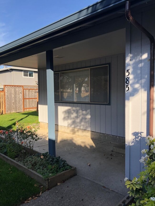 Building Photo - Spacious NW Corvallis Duplex - 3 Bedroom 1... Rental