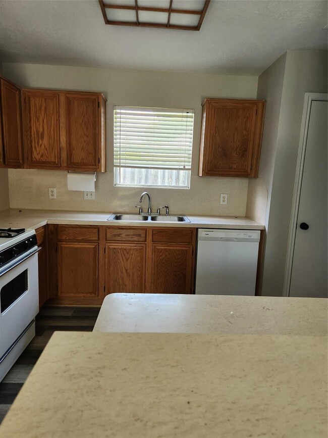 Photo - 1900 Old Creek Dr