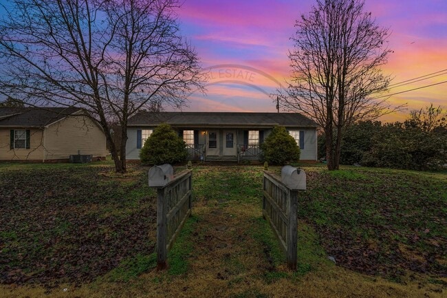 Photo - Two Bedroom Ranch in Columbia - 1/2 Off First Months Rent!