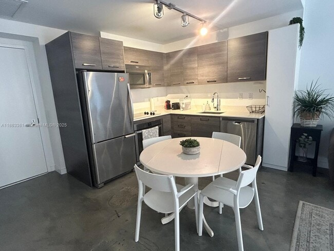 Photo - 151 SE 1st St Unidad 703