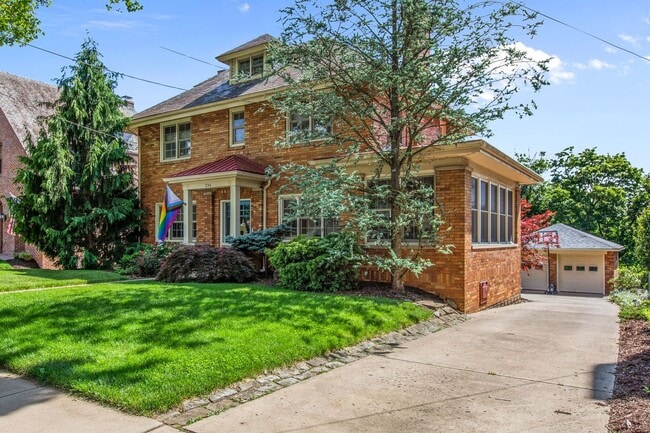Photo - *Beautifully Updated & Spacious 4BD/4BA Si...