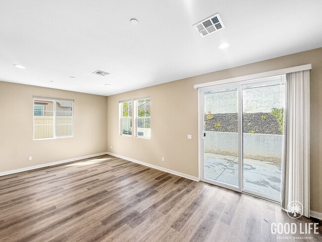 Photo - Great 4B/4BA Home Available for Lease in O...