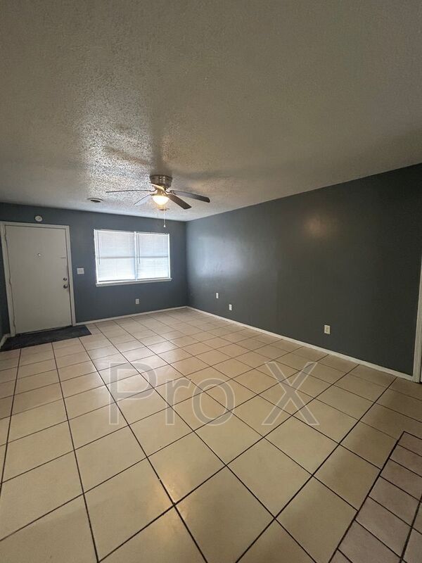 Photo - 1605 Juniper Cir