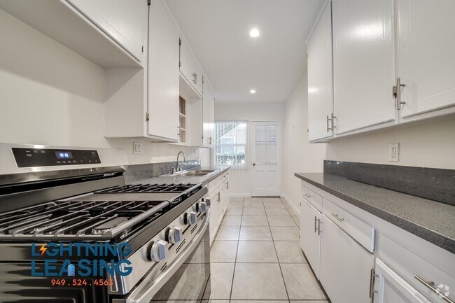 Building Photo - 1627 5/3 Normandie-22D Unit 22D Rental