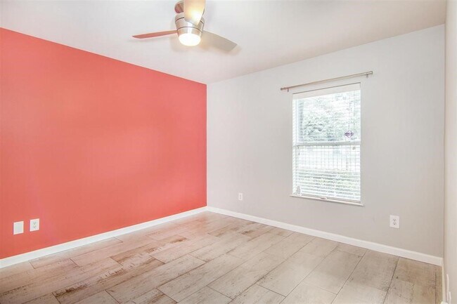 Photo - 1720 Elgin St