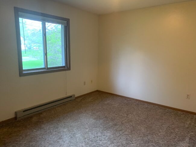 Photo - 421 20th Ave W