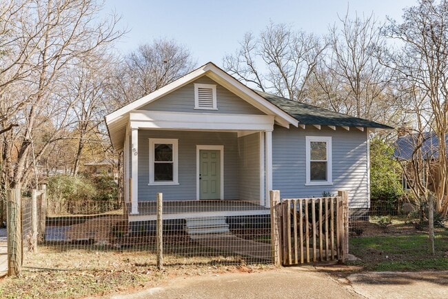 Building Photo - Charming Historic Cottage Just Blocks from Downtown Athens and UGA