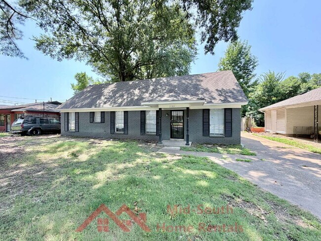 Photo - 1733 Gowan Dr