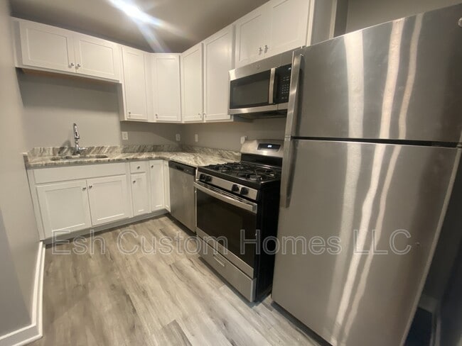 Photo - 218 W King St