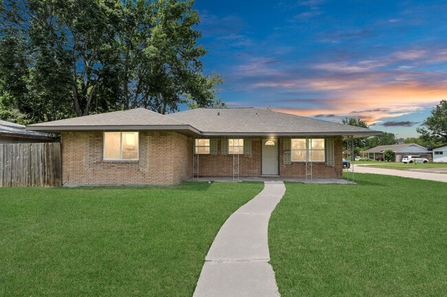 Building Photo - 8102 Bob White Dr Rental