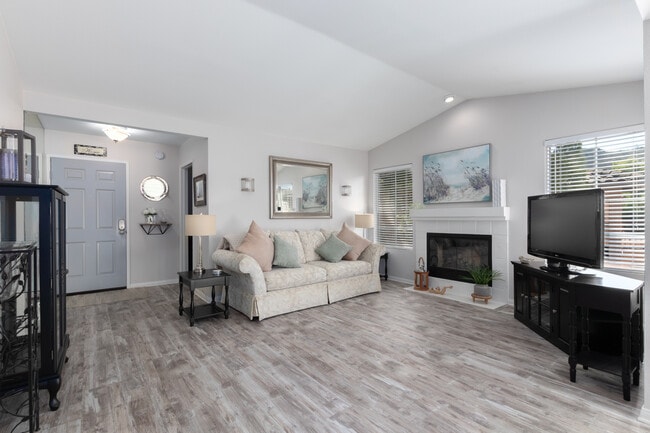 Building Photo - 18686 Caminito Cantilena Unit Beautiful RB Condo for Rent - Fully Furnished