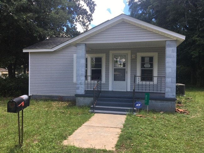 Building Photo - 211 Griffith Ave E