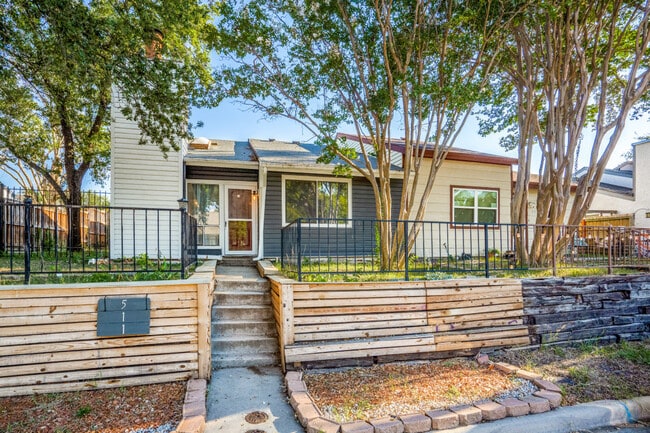 Photo - 511 Post Oak Ln