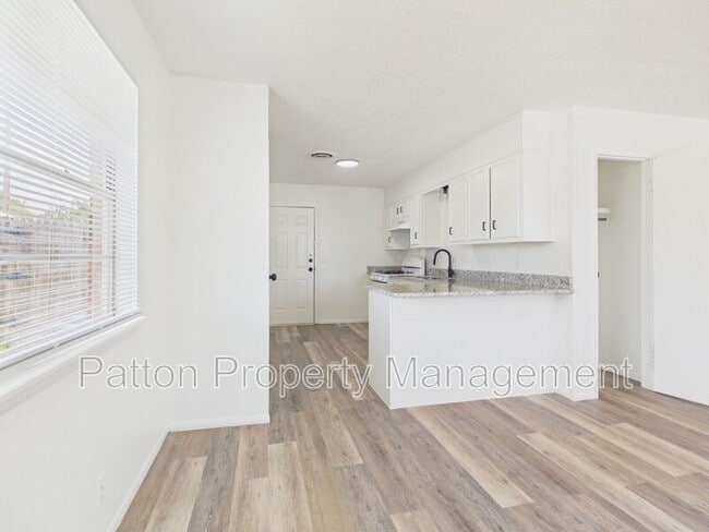 Photo - 1927 Howard Dr